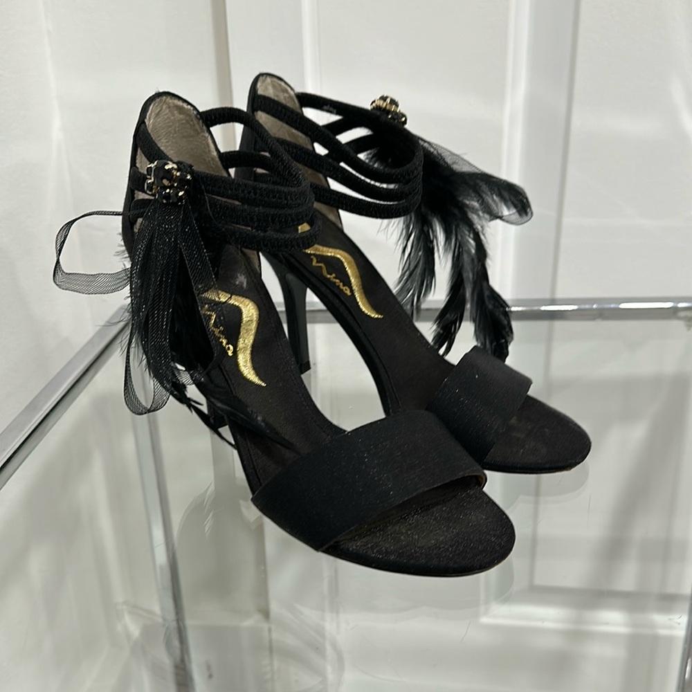 Sickest shoes! Feather vintage touch